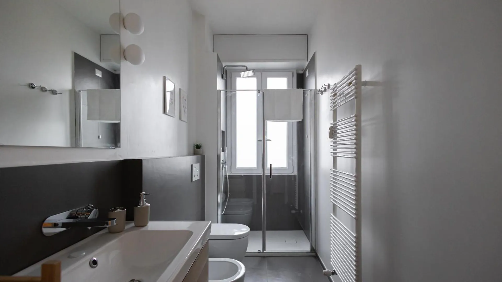 Nuovissimo Trilocale A 200 Metri Da Zara Apartment Milan Italy